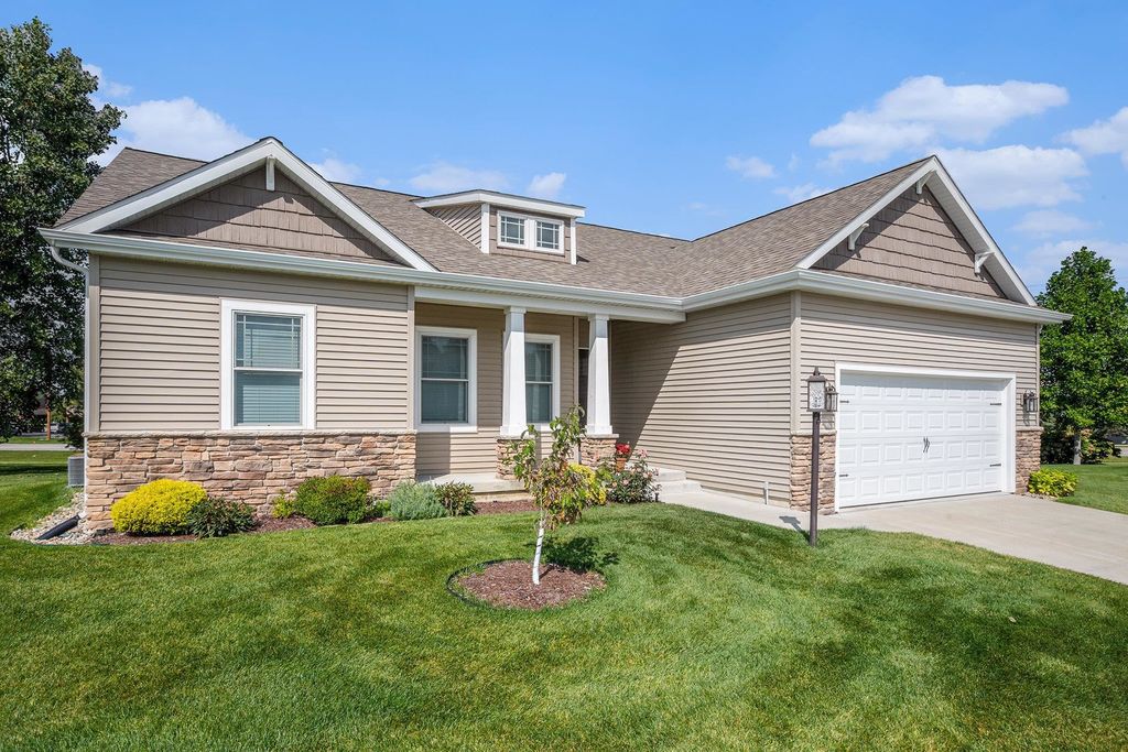 Photo of 1101 Wellsley Court, Mishawaka, IN 46544 (MLS # 202539372)
