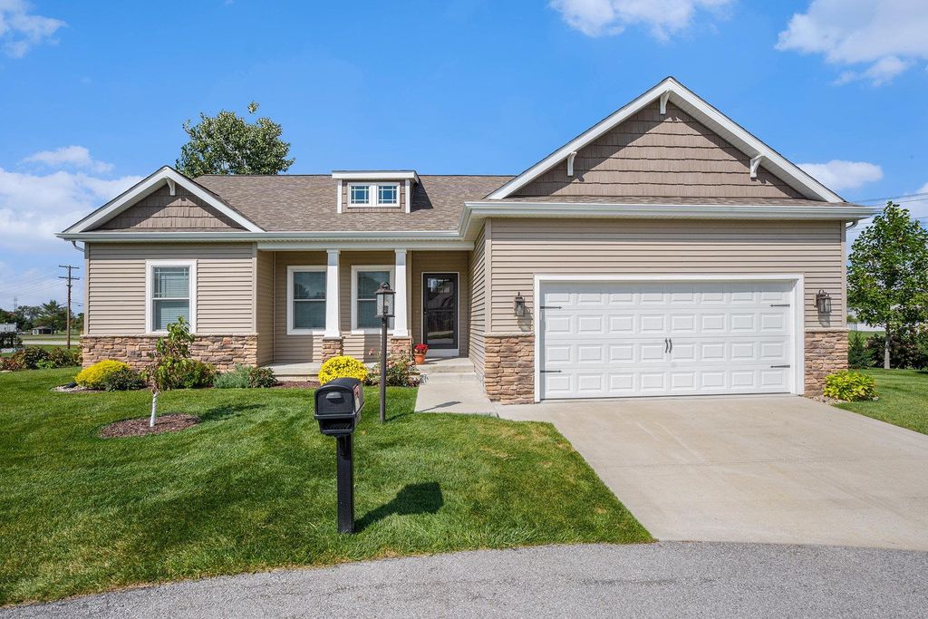 Photo of 1101 Wellsley Court, Mishawaka, IN 46544 (MLS # 202539372)