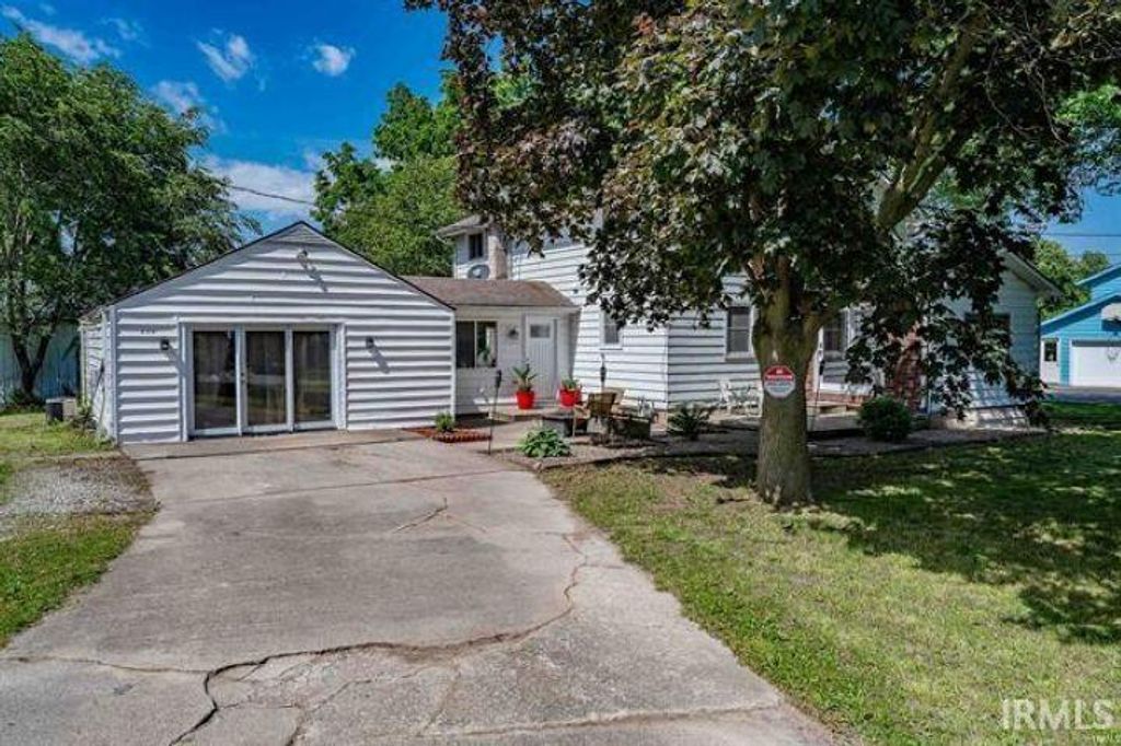 Photo of 230 E Chestnut Street, Waterloo, IN 46793 (MLS # 202605830)