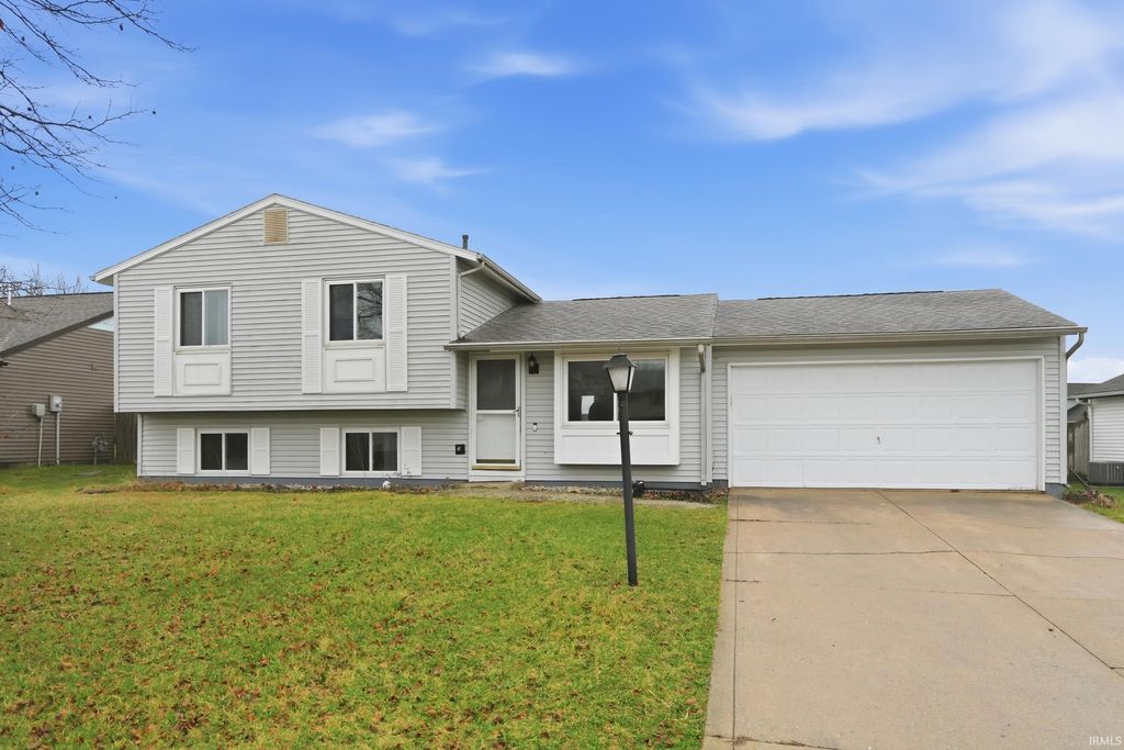 Photo of 6818 Hunters Glen Drive, Fort Wayne, IN 46835 (MLS # 202608196)