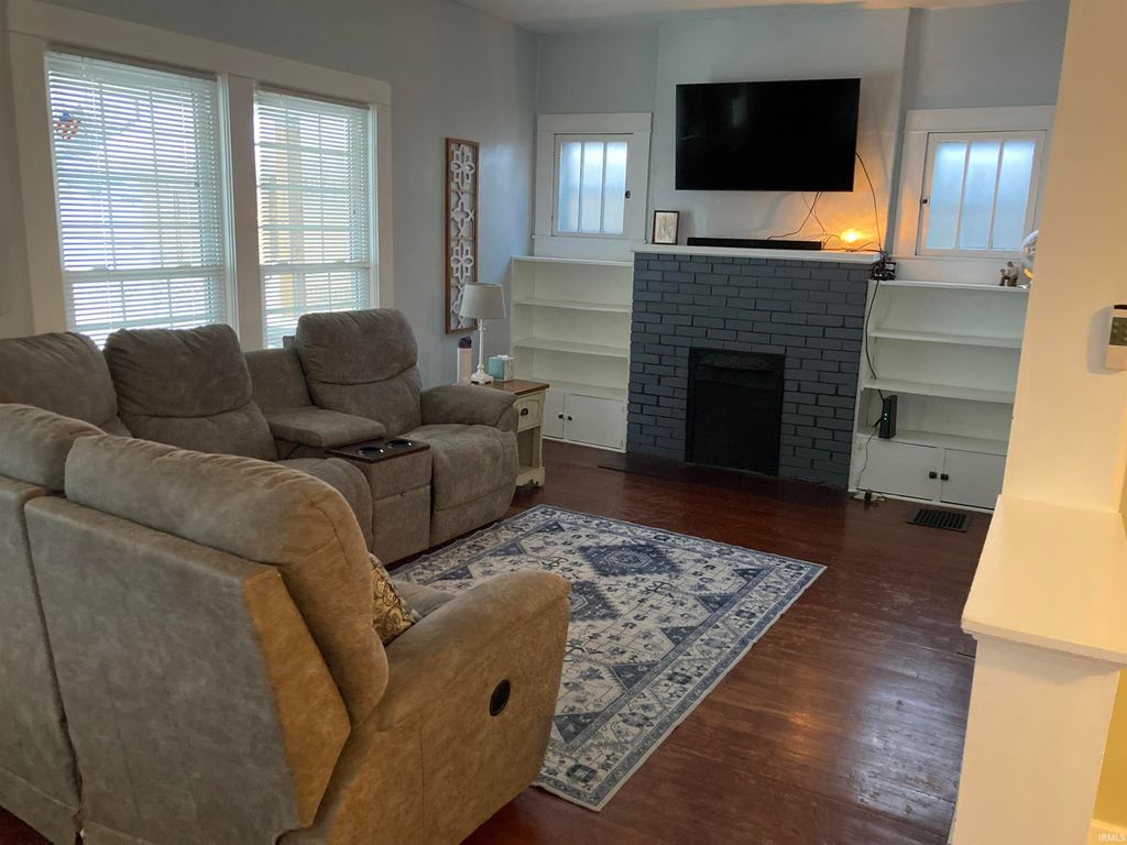 Photo of 114 S Main Street, Oakland City, IN 47660 (MLS # 202603194)