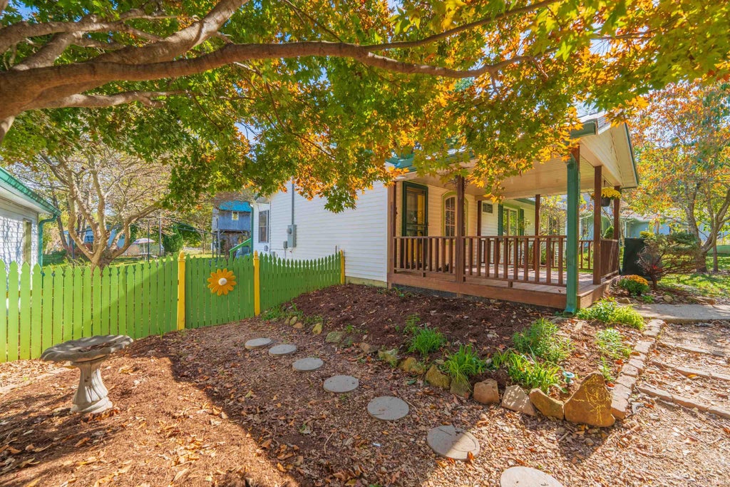 Photo of 817 1/2 W Ralston Drive, Bloomington, IN 47401 (MLS # 202644401)