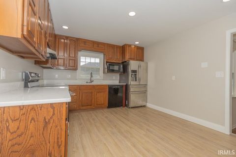Tiny photo for 7527 Taylor Circle, Evansville, IN 47715 (MLS # 202614437)