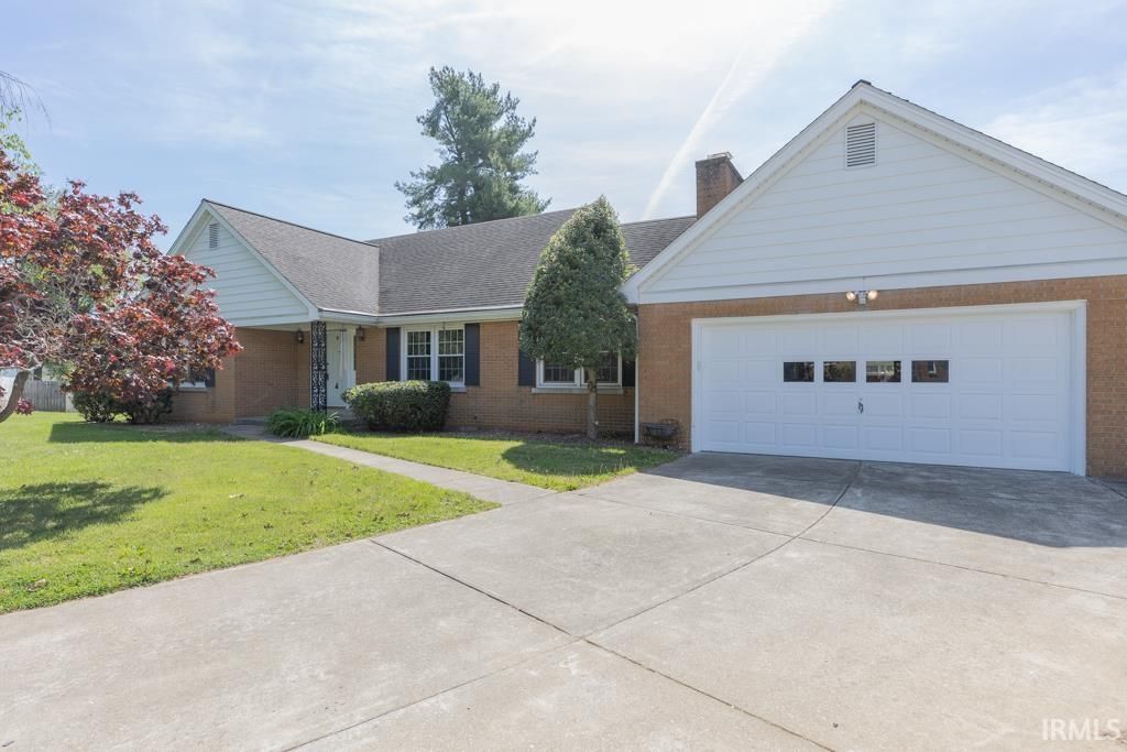 Photo of 7527 Taylor Circle, Evansville, IN 47715 (MLS # 202614437)