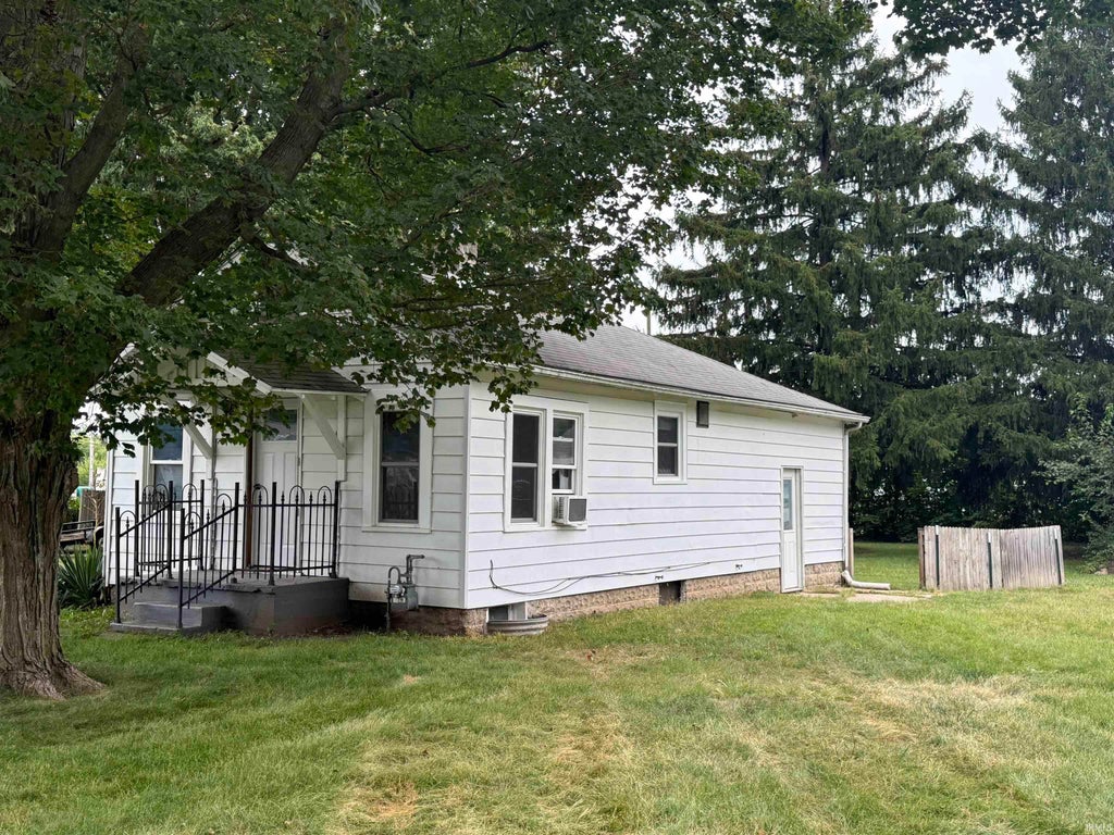 Photo of 210 N Riverside Boulevard, Goshen, IN 46526 (MLS # 202638188)