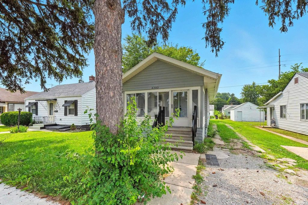 Photo of 4202 Hanna Street, Fort Wayne, IN 46806 (MLS # 202627396)