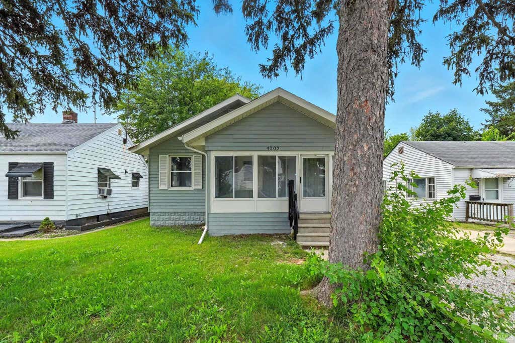Photo of 4202 Hanna Street, Fort Wayne, IN 46806 (MLS # 202627396)