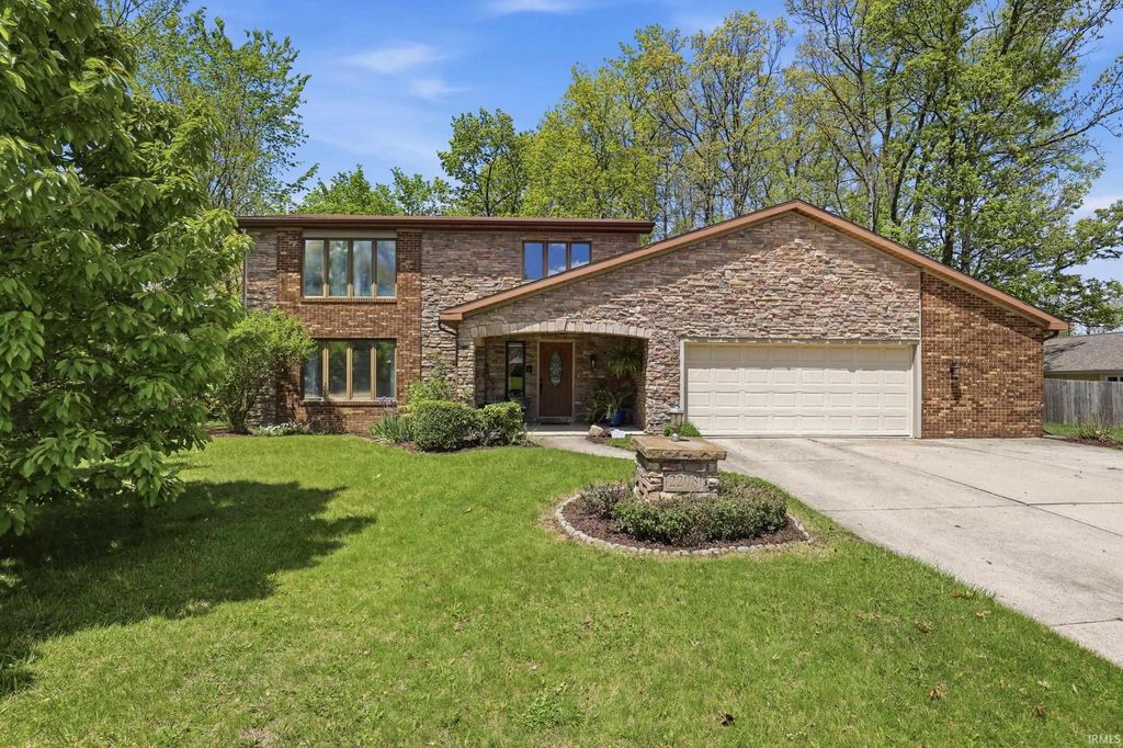 Photo of 2208 Hearthstone Drive, Fort Wayne, IN 46804 (MLS # 202617562)