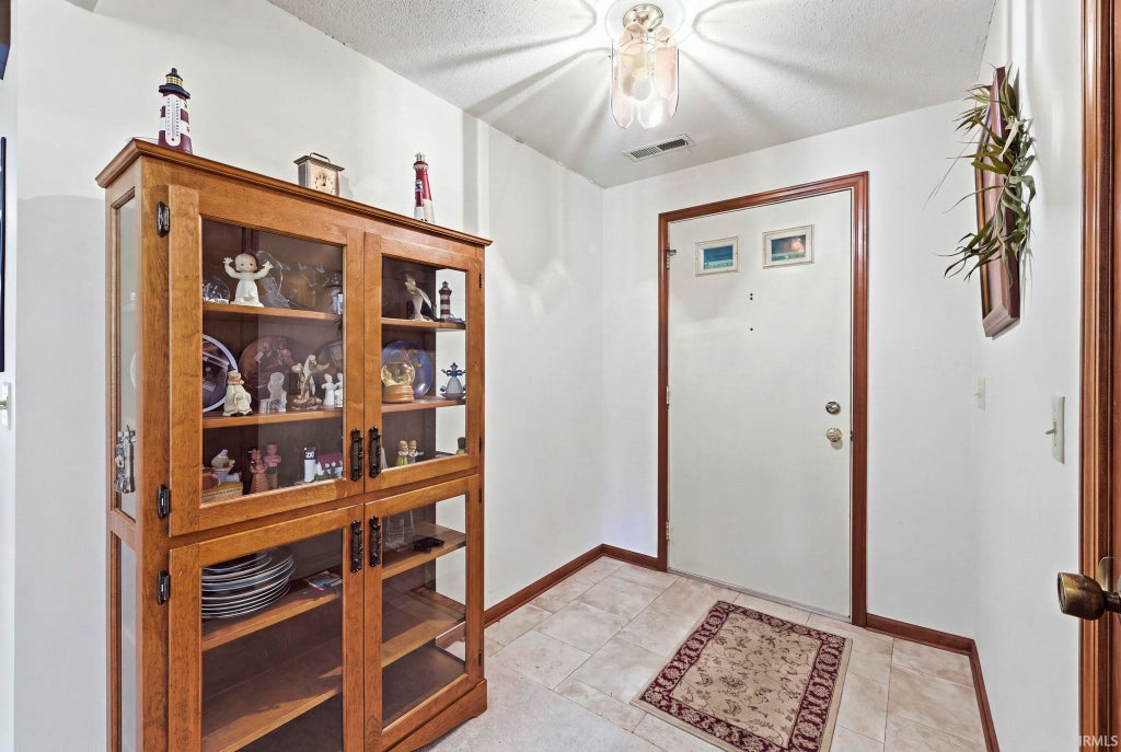 Photo of 1725 Cambrian Place, Fort Wayne, IN 46804 (MLS # 202634413)