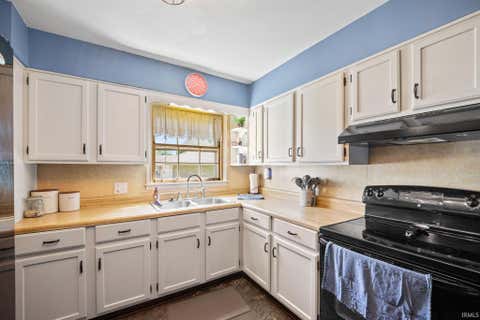 Tiny photo for 305 E 3Rd Street, Brookston, IN 47923 (MLS # 202618838)