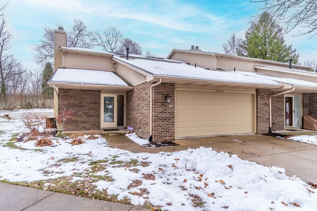 Photo of 6924 Palladio Square, Fort Wayne, IN 46804 (MLS # 202548738)