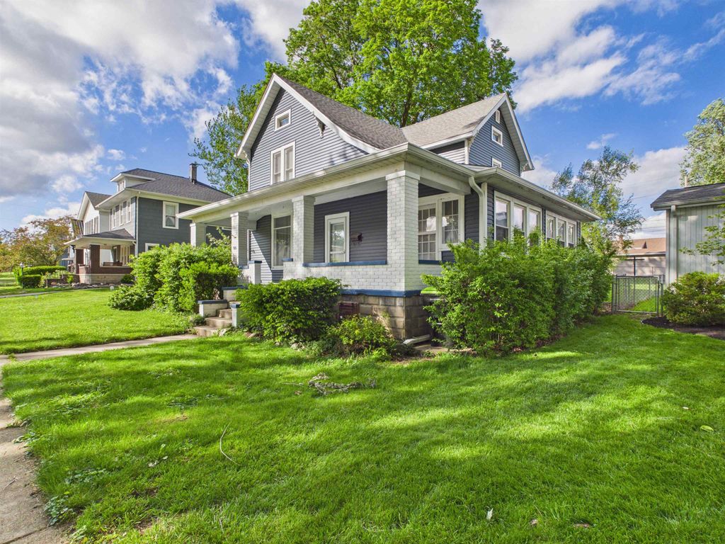 Photo of 827 Poplar Street, Huntington, IN 46750 (MLS # 202618878)