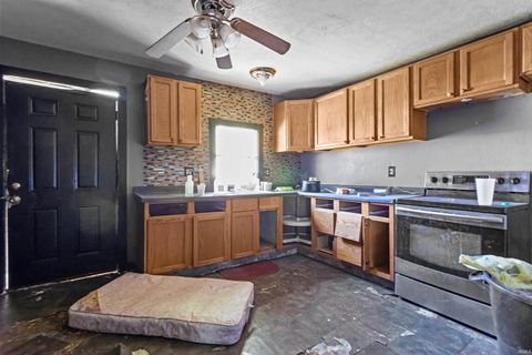 Tiny photo for 1622 S Market Street, Kokomo, IN 46902 (MLS # 202535984)