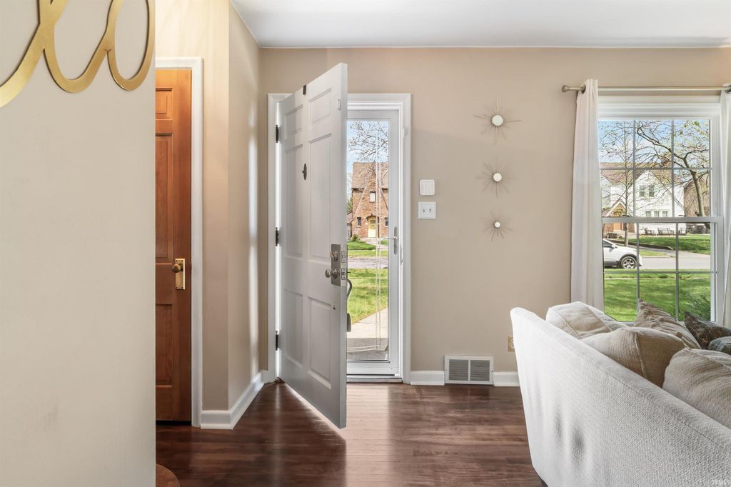 Photo of 4720 Beaver Avenue, Fort Wayne, IN 46807 (MLS # 202614433)