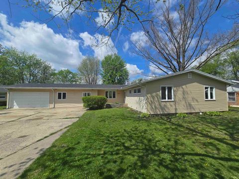 Photo of 4111 N Glenwood Drive, Muncie, IN 47303 (MLS # 202613082)