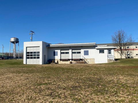 Photo of 611 W 4Th Street, North Manchester, IN 46962 (MLS # 202342525)