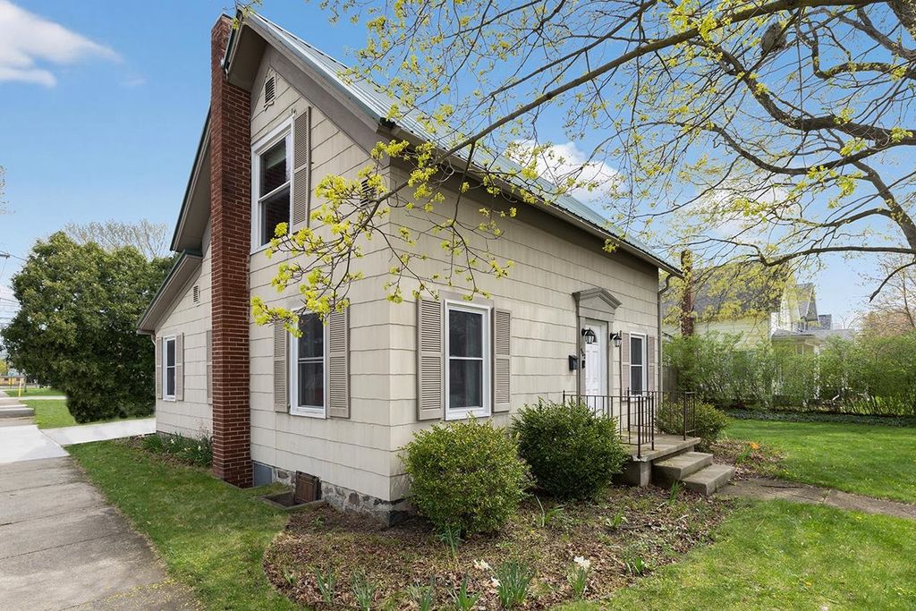 Photo of 902 S 8th Street, Goshen, IN 46526 (MLS # 202613248)