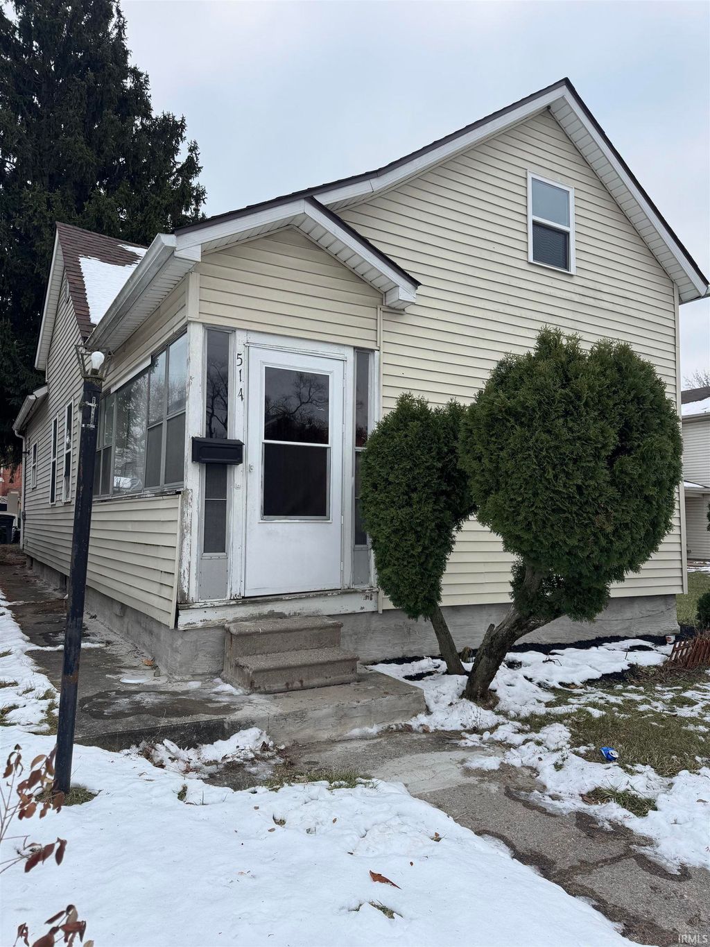 Photo of 514 Buchanan Street, Fort Wayne, IN 46803 (MLS # 202548856)