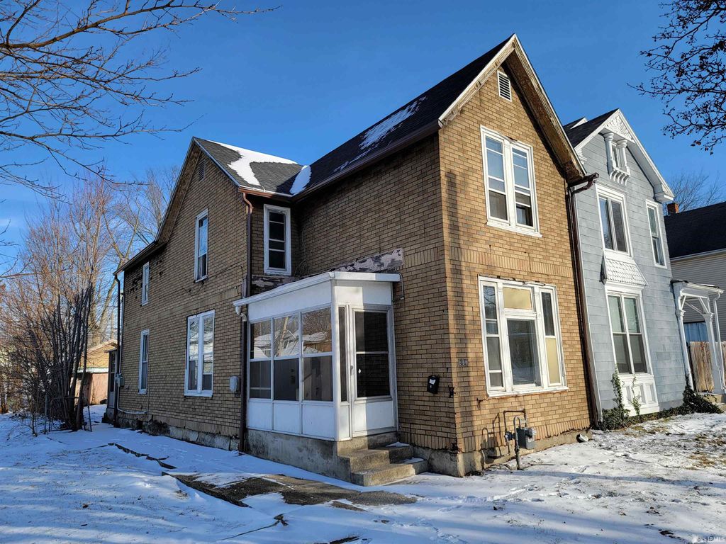Photo of 636 W Creighton Avenue, Fort Wayne, IN 46807 (MLS # 202549088)