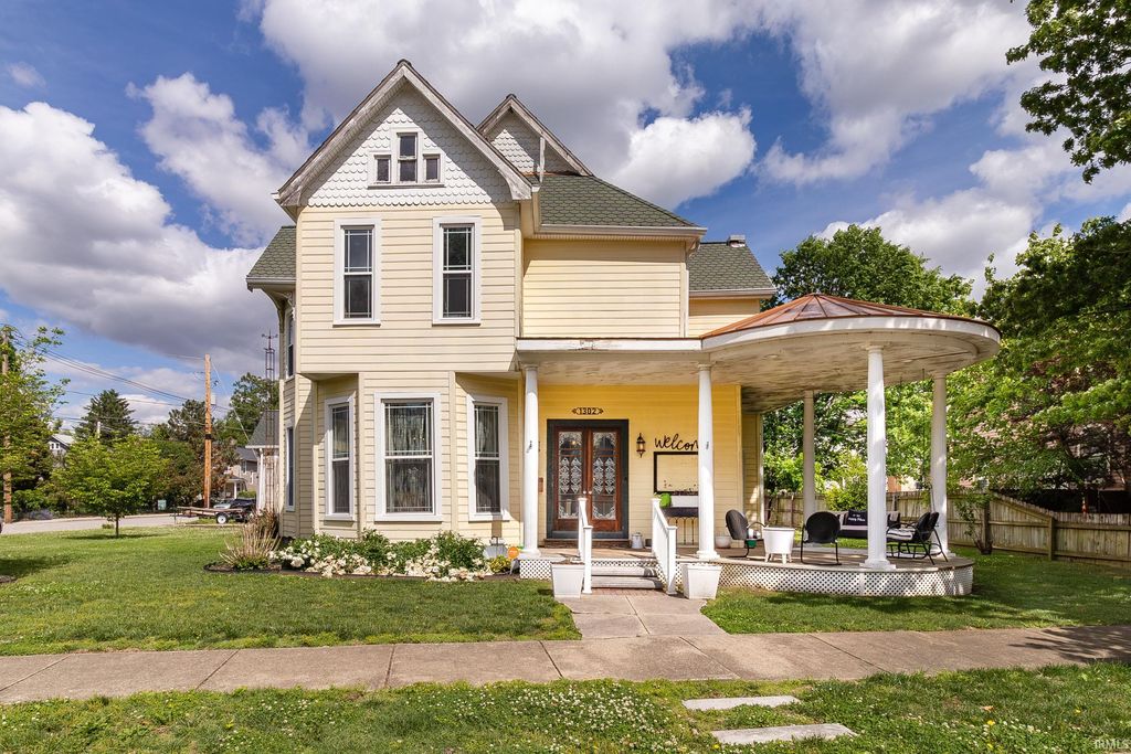 Photo of 1302 SE First Street, Evansville, IN 47713 (MLS # 202616474)
