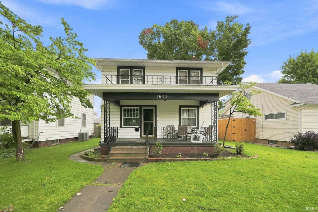 Photo of 1609 Columbia Avenue, Fort Wayne, IN 46805 (MLS # 202633494)
