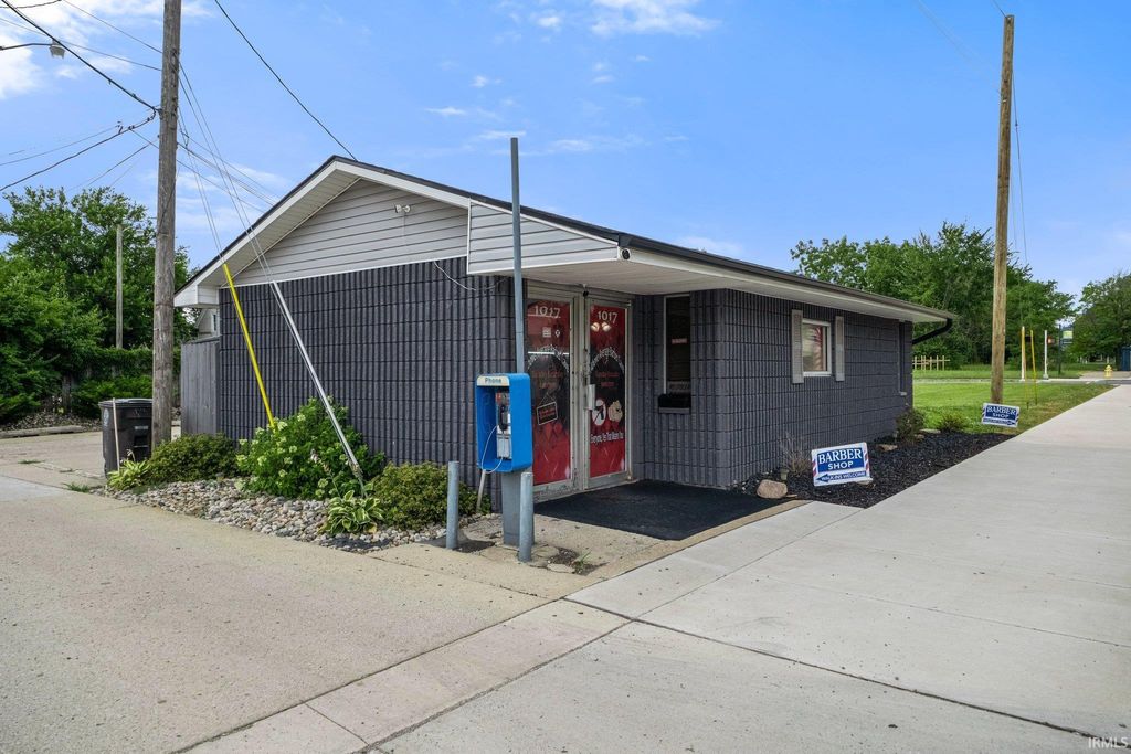 Photo of 1017 E Pontiac Street, Fort Wayne, IN 46803 (MLS # 202600582)