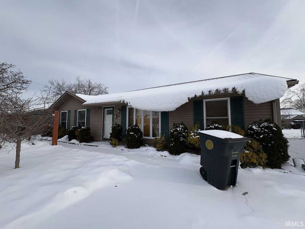 Photo of 3816 Glenview Drive, South Bend, IN 46628 (MLS # 202548424)