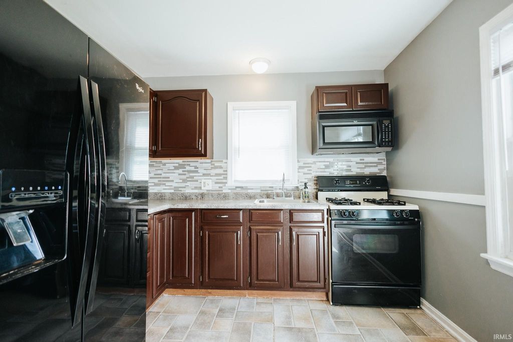 Photo of 3200 Edgewood Drive, Evansville, IN 47712 (MLS # 202614192)