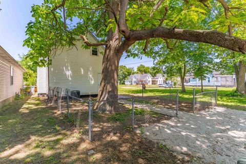 Tiny photo for 315 E Michigan Street, Evansville, IN 47711 (MLS # 202618297)