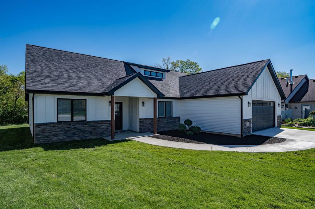 Photo of 11618 Yellowstone Trail, Harlan, IN 46743 (MLS # 202617407)