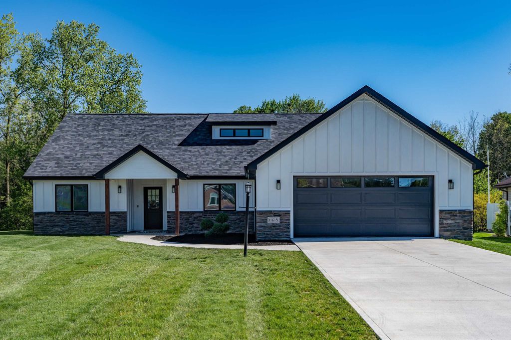 Photo of 11618 Yellowstone Trail, Harlan, IN 46743 (MLS # 202617407)