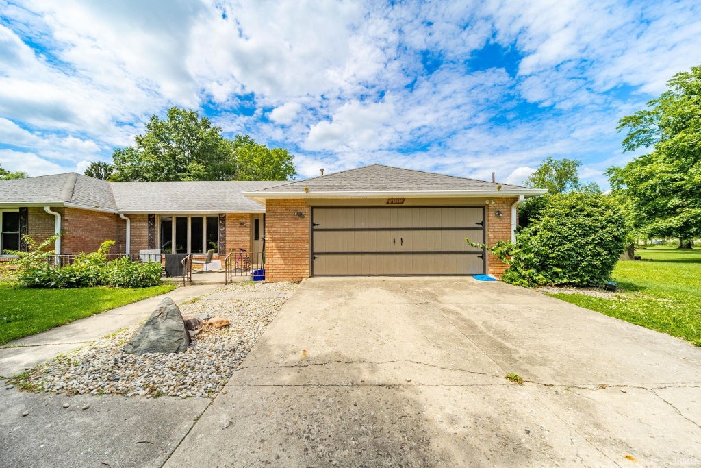 Photo of 12610 W Arrowhead Drive, Daleville, IN 47334 (MLS # 202625247)