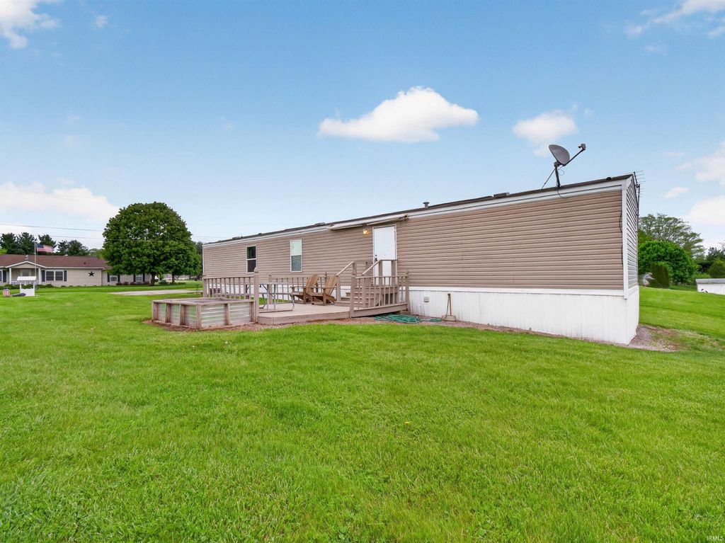 Photo of 11 EMS D21 Lane, Syracuse, IN 46567 (MLS # 202616416)