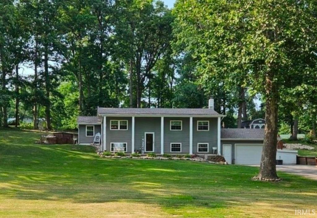 Photo of 8125 E U.S. 33 Highway, Churubusco, IN 46723 (MLS # 202605492)