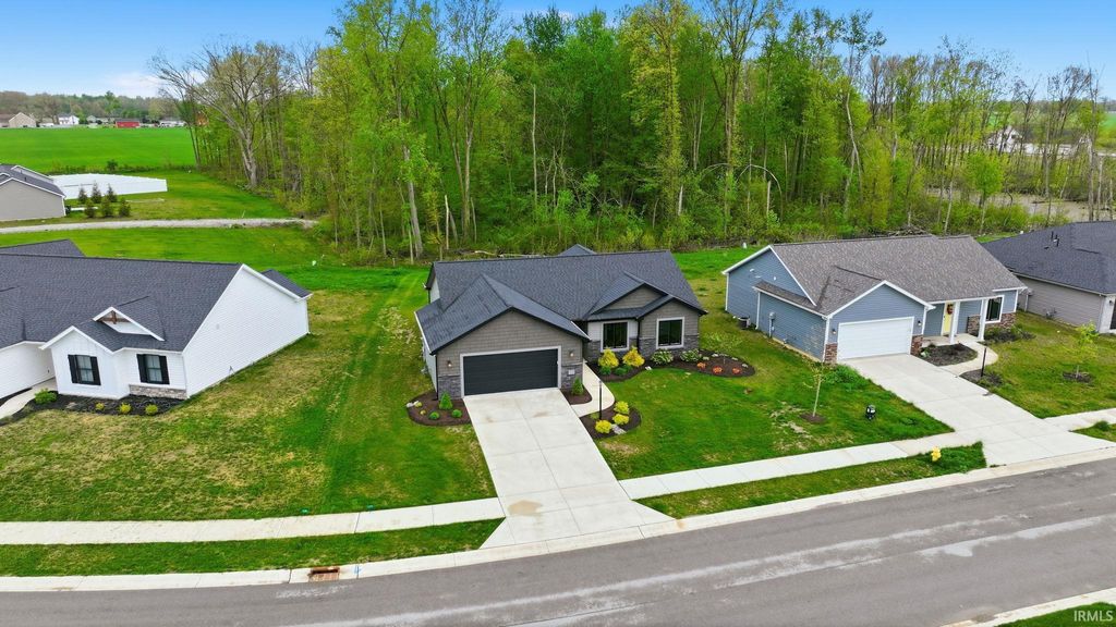 Photo of 995 Lagonda Trail, Fort Wayne, IN 46818 (MLS # 202616017)