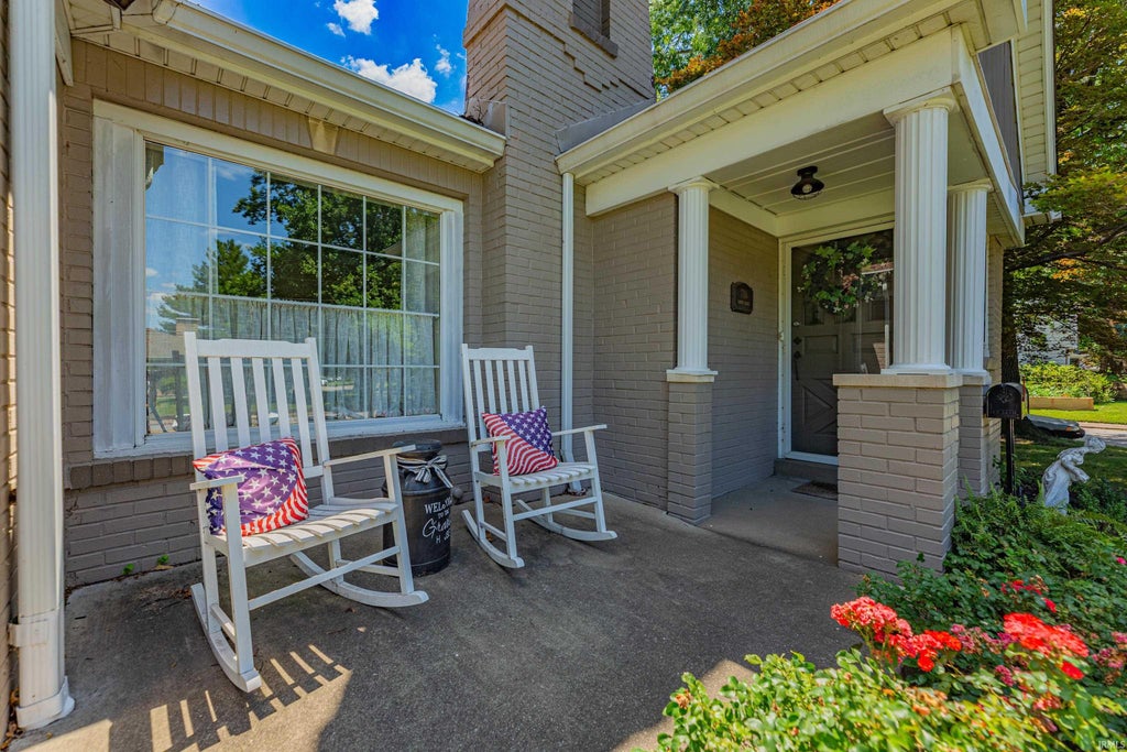 Photo of 716 S Boeke Road, Evansville, IN 47714 (MLS # 202636985)