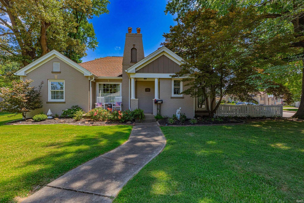 Photo of 716 S Boeke Road, Evansville, IN 47714 (MLS # 202636985)