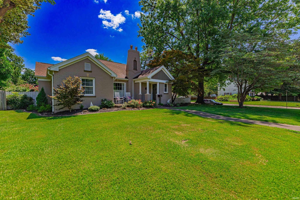 Photo of 716 S Boeke Road, Evansville, IN 47714 (MLS # 202636985)