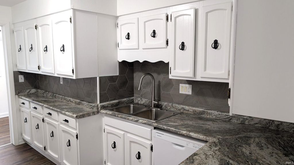 Photo of 416 E Bradford Street, Marion, IN 46952 (MLS # 202606957)