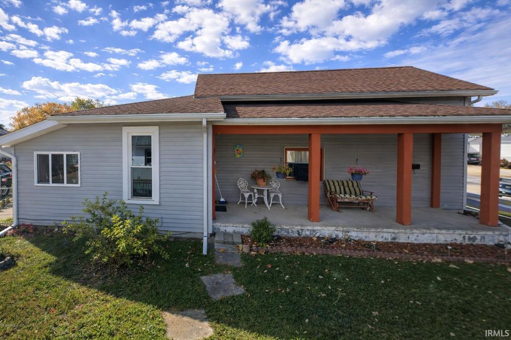 Photo of 802 E Grant Street, Hartford City, IN 47348 (MLS # 202607604)