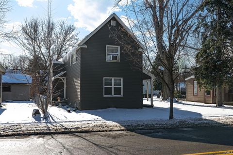 Photo of 1829 Greenbush Street, Lafayette, IN 47904 (MLS # 202549239)