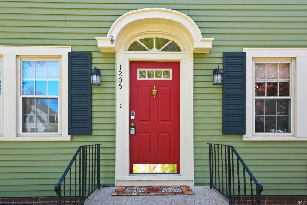 Photo of 1205 Sheridan Court, Fort Wayne, IN 46807 (MLS # 202614361)