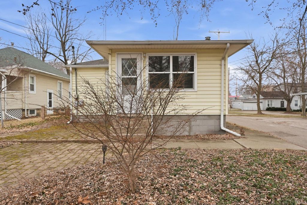 Photo of 413 W Fort Wayne Street, Warsaw, IN 46580 (MLS # 202607195)