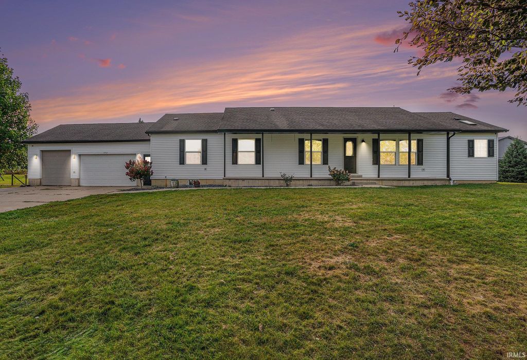 Photo of 72365 County 133 Road, Syracuse, IN 46567 (MLS # 202538462)