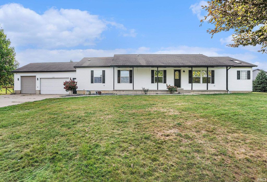 Photo of 72365 County 133 Road, Syracuse, IN 46567 (MLS # 202538462)