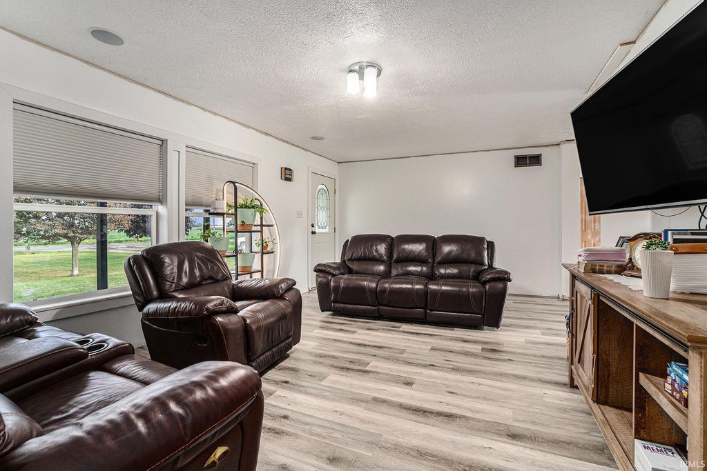 Photo of 72365 County 133 Road, Syracuse, IN 46567 (MLS # 202538462)