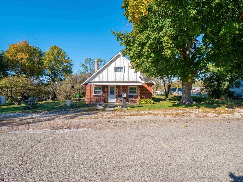 Photo of 1100 E Taylor Street, Attica, IN 47918 (MLS # 202643636)