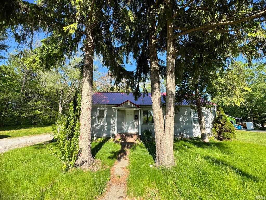 Photo of 715 N Cavin Street, Ligonier, IN 46767 (MLS # 202618823)