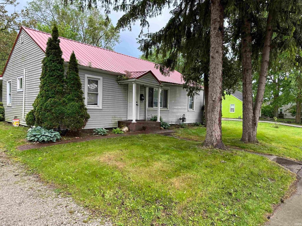 Photo of 715 N Cavin Street, Ligonier, IN 46767 (MLS # 202618823)