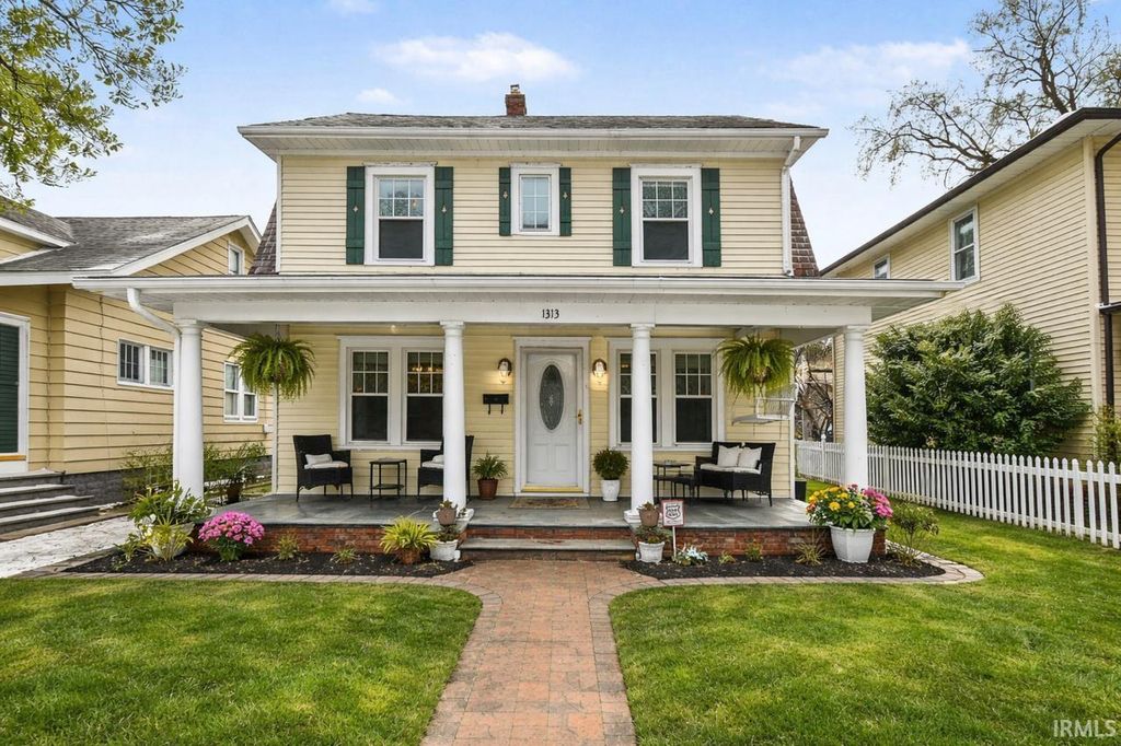 Photo of 1313 E Mishawaka Avenue, Mishawaka, IN 46544 (MLS # 202609089)